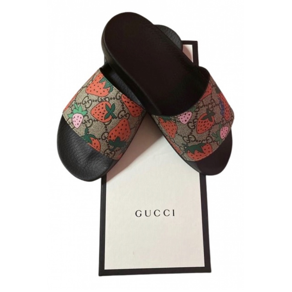 Gucci flat sandals